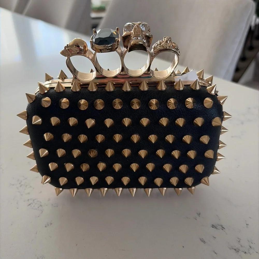 Alexander McQueen Black Leather Spike Knuckle Box Clutch with Gold Rings - Picture 4 of 4
